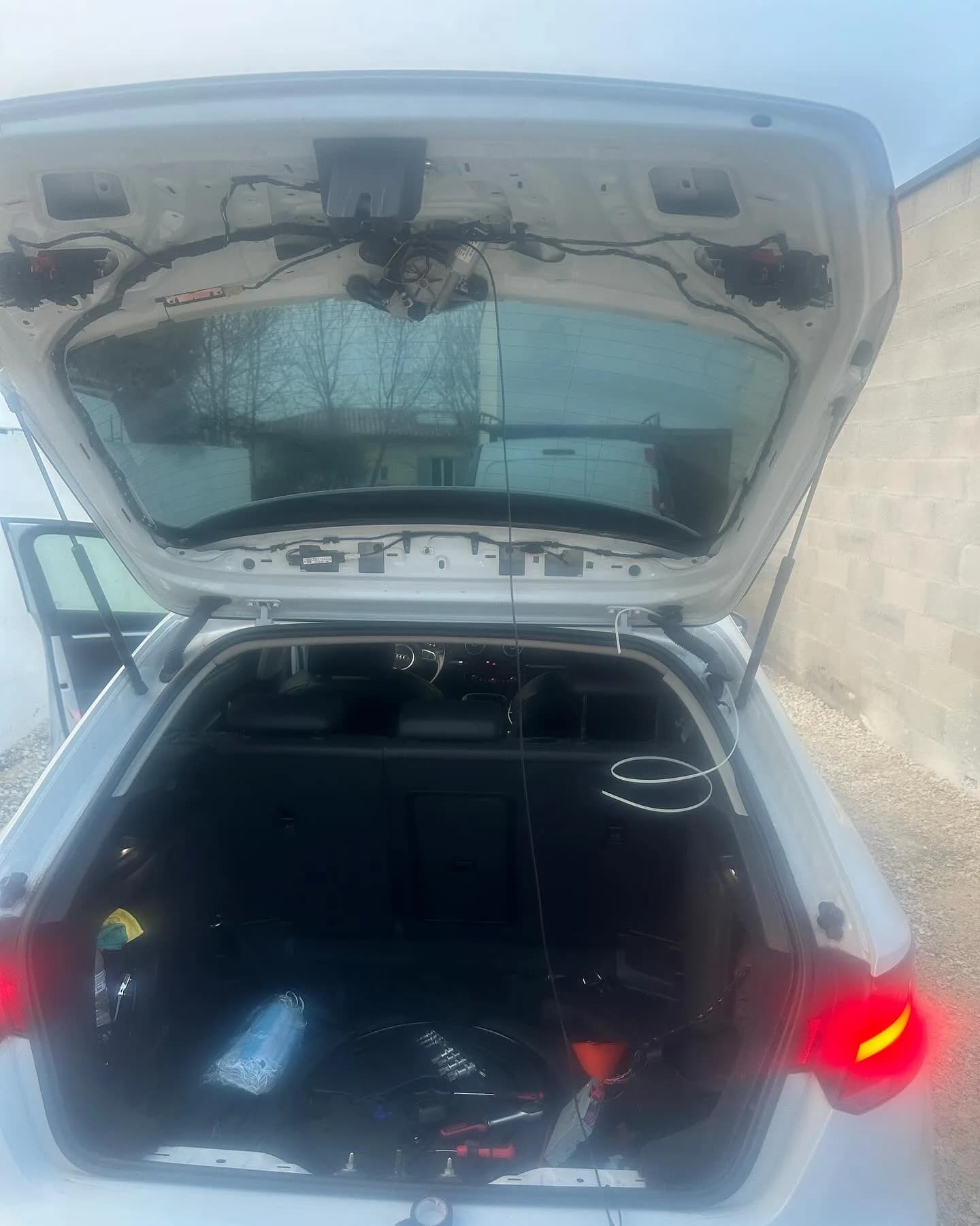 Audi A3 8V, Audi A3 : câble vidéo de caméra sectionné (photo 4 sur 5)