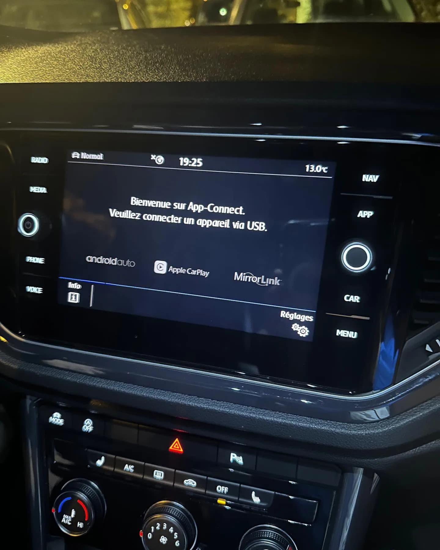 Volkswagen T-Roc, App-Connect et commande vocale sur Volkswagen T-Roc (photo 5 sur 6)